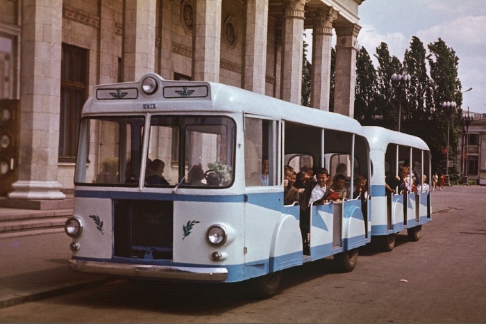 Автобусный поезд «Киев» на ВДНХ. СССР, Киев, 1988 год.