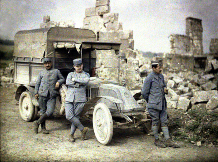 Военный грузовик на Западном фронте Первой мировой войны.