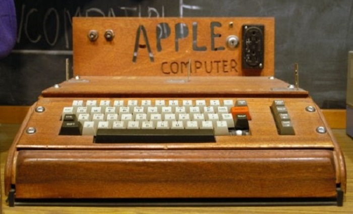 Ранний персональный компьютер Apple I в 1976 году. 