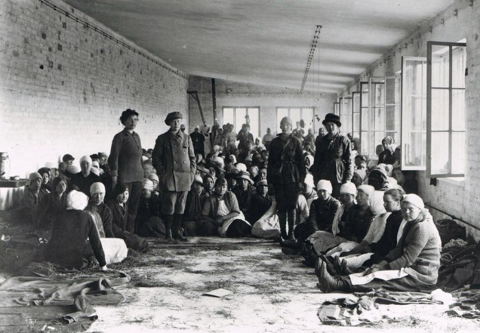 Женщины-солдаты Красной Гвардии в финском плену. Финляндия, 1918 год.
