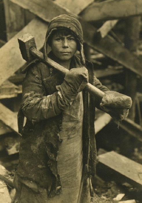 Молодой рабочий на Магнитогорском металлургическом заводе.