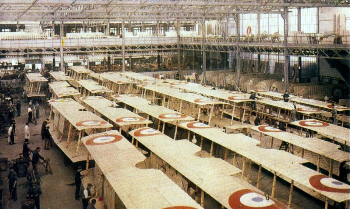 Сборка самолетов Фарман в Париже в 1917 году.
