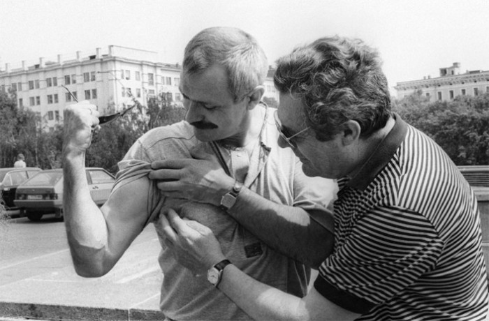 Советский актер и кинорежиссер Никита Михалков и итальянский актер Марчелло Мастроянни, 13 июля 1987 года.