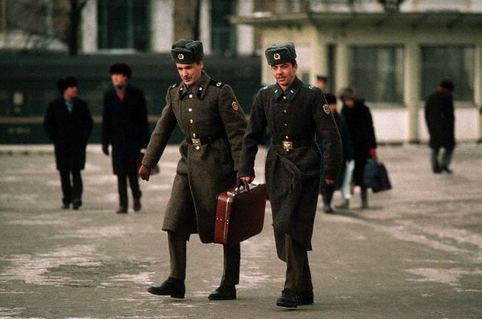На побывку едет... СССР, Москва, 1980-е годы.