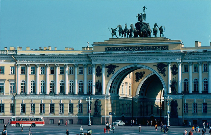 Вид на арку Главного Штаба в Ленинграде. СССР, Ленинград, 1981 год.
