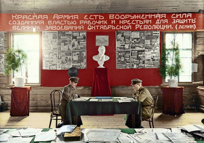 «Красный уголок» в отделе набора в Галиче. Костромская область, 1931 год.