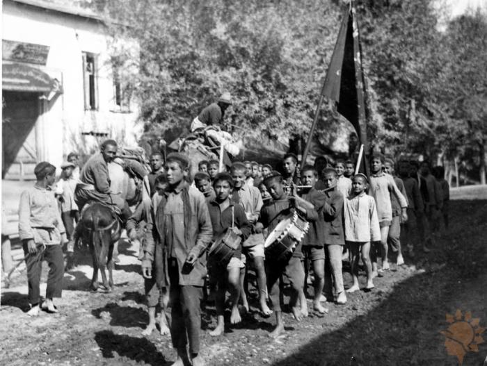  Первый пионерский отряд. Узбекистан, 1926 год. 
