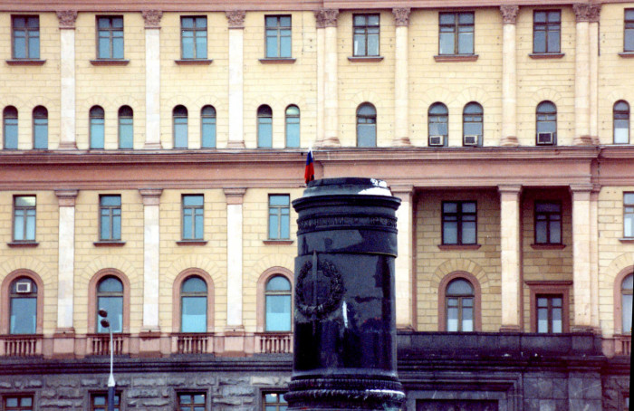Демонтированный памятник Феликсу Дзержинскому в Москве.