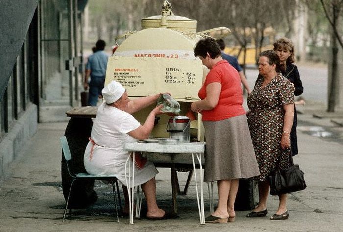 Настоящий советский квас. СССР, Москва, 1980-е годы.