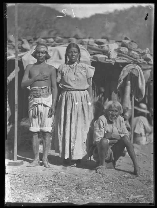 Индейцы племени тепехуана. Баборигам, 1893 год. Фотография Карла Люмхольтца.
