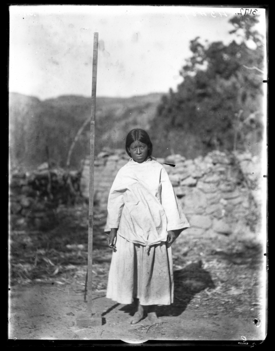  Женщина из племени Уичоли. 1895 год. Фотография Карла Люмхольтца.