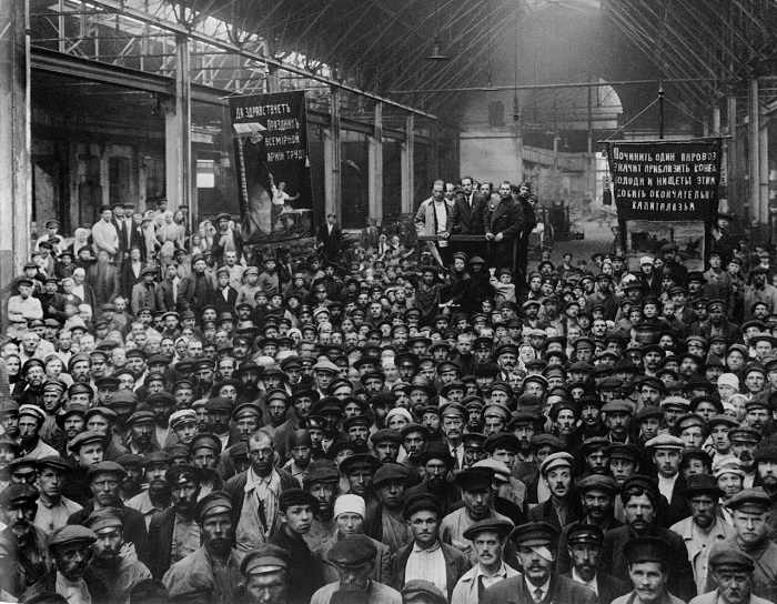 Собрание рабочих Путиловского завода. 1920 год. 