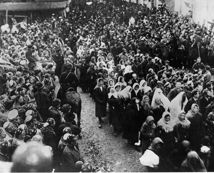  Демонстрация женщин 8 марта в Ташкенте. 1924 года. 
