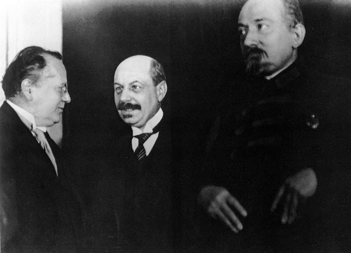  Литвинов и Чичерин принимают первого посла Франции Жана Эрбетта. 1925 года.