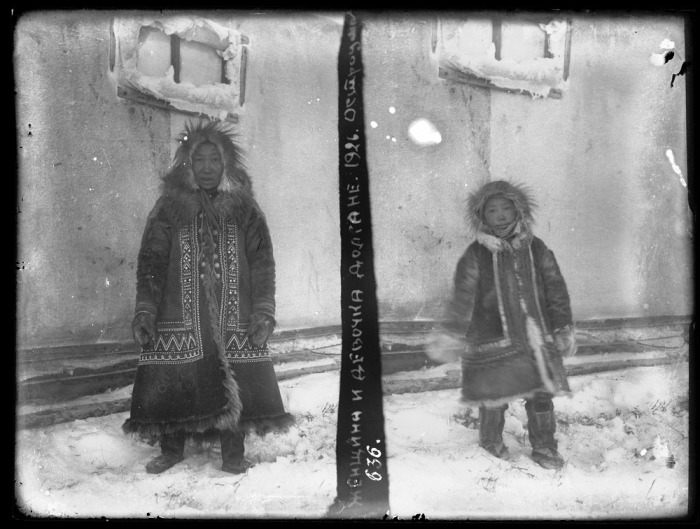  Женщина и девочка. Долганы. Красноярский край, Таймыр, 1926 год.