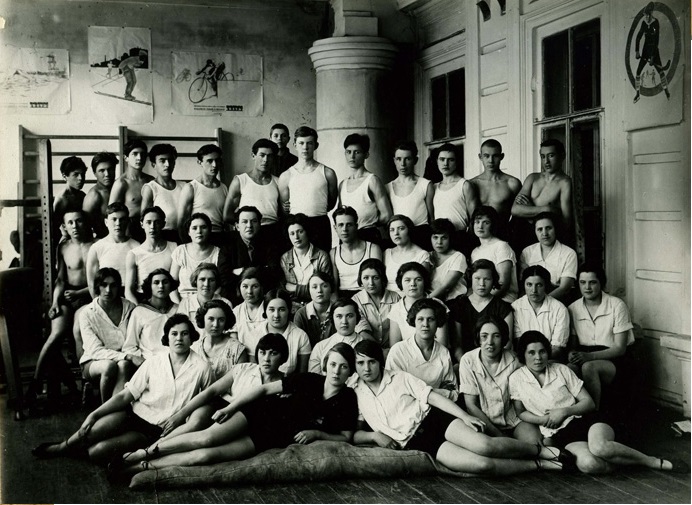  Кружок физкультуры при клубе Красный Медик. Самара, 1927 год. 