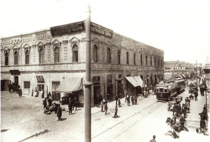 Гостиница Шарк на улице Базарная. Азербайджан, Баку, 1928 год. 