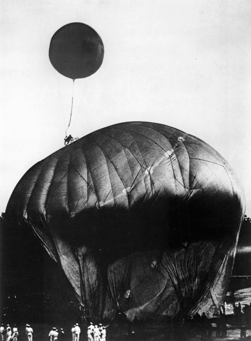 Путешествии в стратосферу на воздушном шаре. 1932  год.