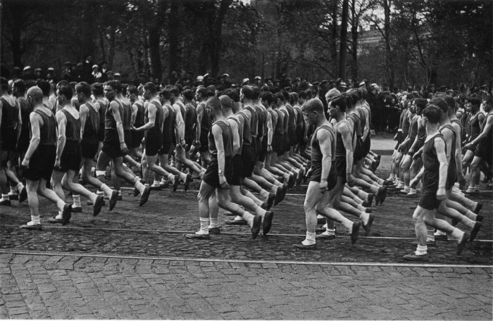 Колонны спортсменов Союза транспортного машиностроения. 1933 год. 