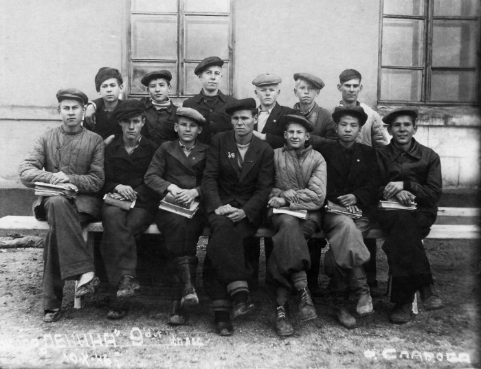 Учащиеся школы имени Ленина. Казахстан, Гурьев, 1946 год. 