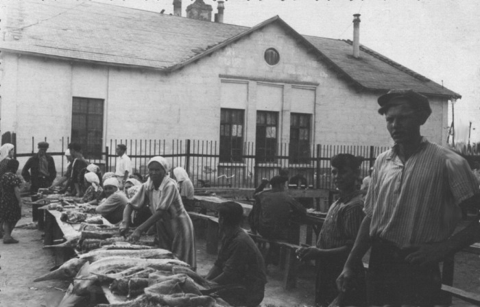 Продавцы мяса на рынке Жилгородка. Казахстан, Жилгородок, 1956 год. 
