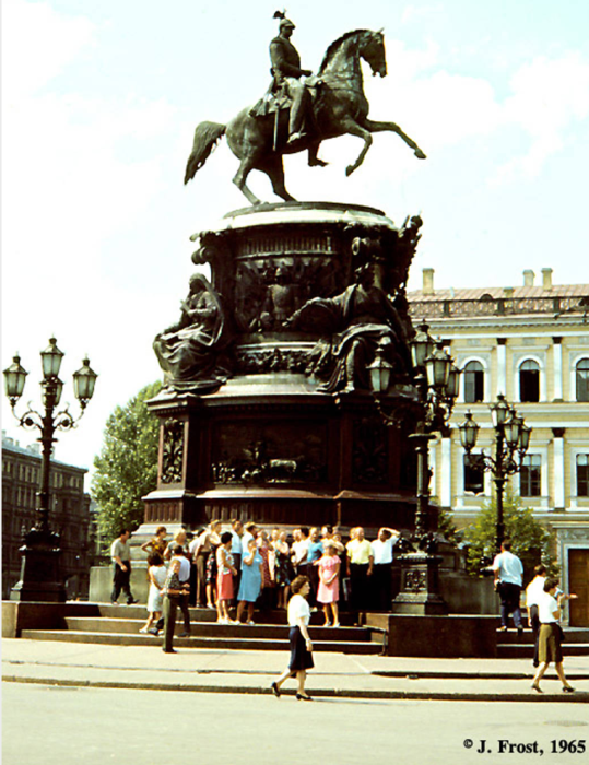 Памятник Николаю I на Исаакиевской площади. СССР, Ленинград, 1965 год.
