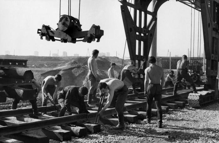 Строительство линии скоростного трамвая. СССР, Набережные Челны, 1972 год.