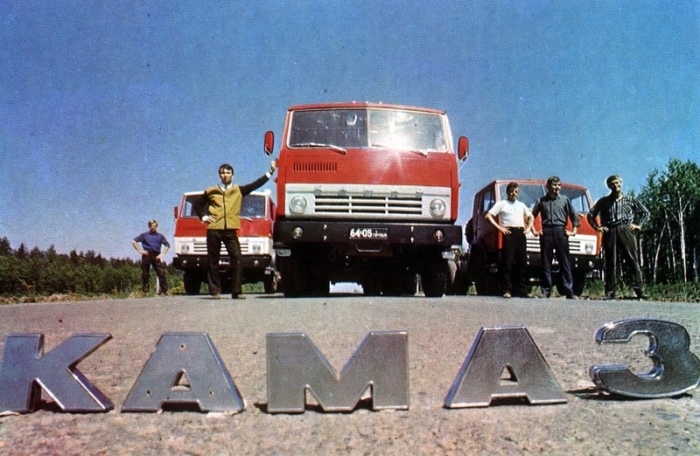 Первые автомобили Камаз, выпущенные с главного сборочного конвейера 16 февраля 1976 года.