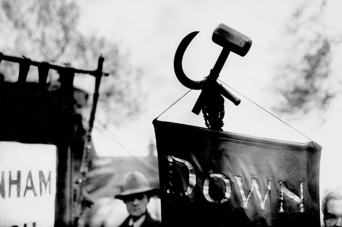 Уникальная коллекция чёрно-белых фотографий о коммунистическом движении в Англии.