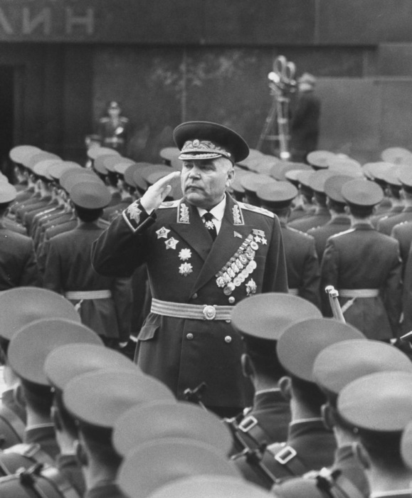 Министр обороны СССР Родион Яковлевич Малиновский на параде в Москве.