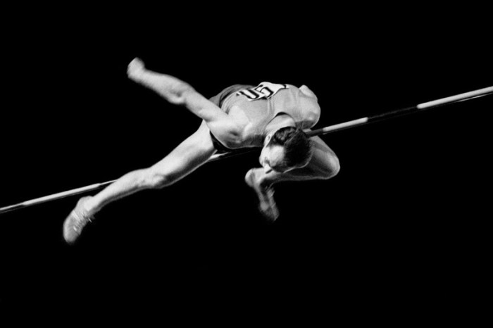 Рекордный прыжок Валерия Брумеля. СССР, 1963 год. Фотограф: Александр Птицын.