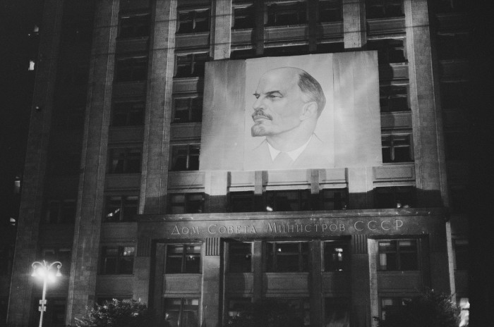 Главный вход в здание Дома Совета Министров СССР.