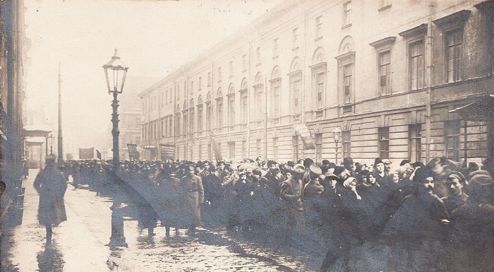 Похоронная процессия жертв революции. Петроград, 1917 год. 
