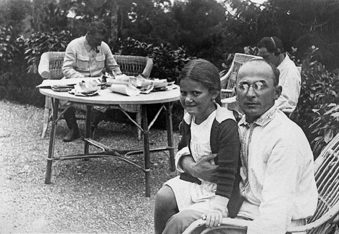 Сталин, Берия и дочь Сталина Светлана на юге, 1933 год.