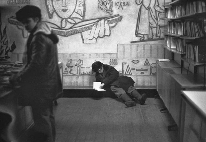 Торговля букинистической литературой. Улица Кирова, Новокузнецк, 21 января 1983 год.
