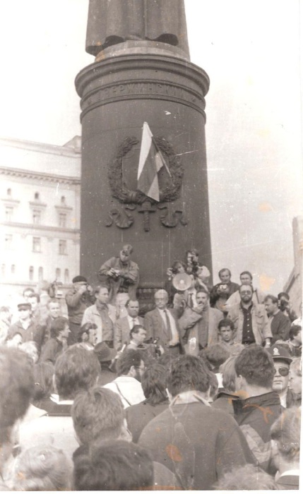 21 августа 1991,17.00. Митинг в защиту гласности, организованный Союзом журналистов СССР. 