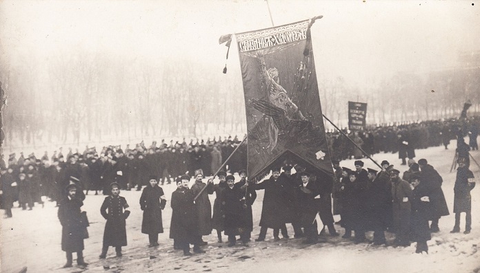 Знамя в честь жертв революции. Петроград, 23 марта 1917 года.  