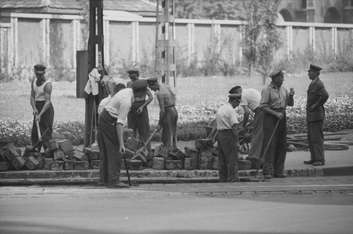 Рабочий момент. Москва, 1960-е годы.