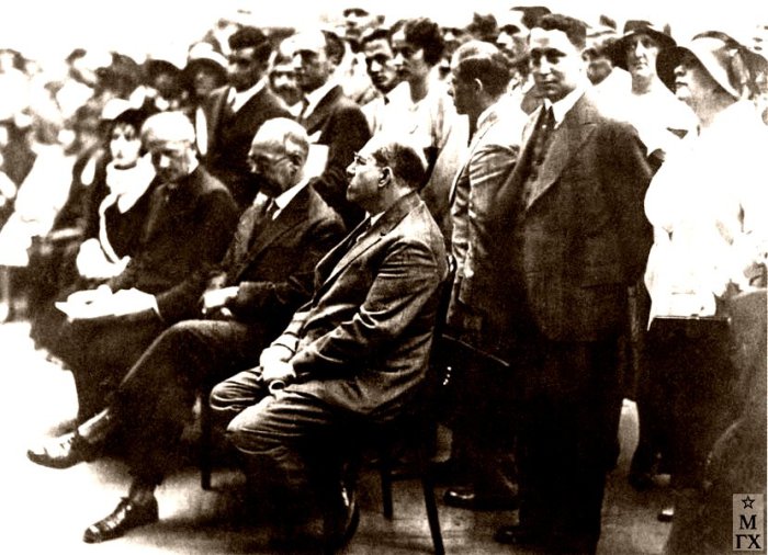 Анатолий Васильевич Луначарский на открытии Выставки советских художников в Берлине. 1930.