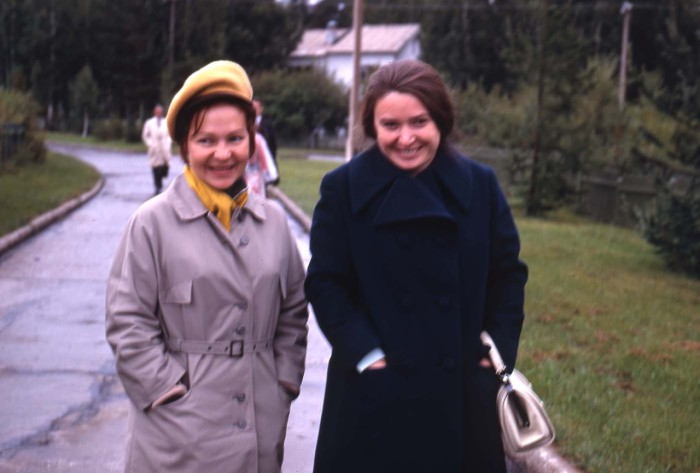 Две туристки. СССР, Новосибирск, 1969 год.