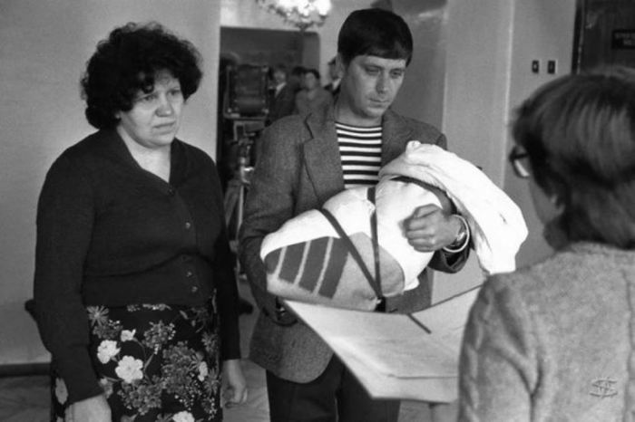 Регистрация новорожденного. СССР, Новокузнецк, ЗАГС Центрального района, 1 октября 1983 год.