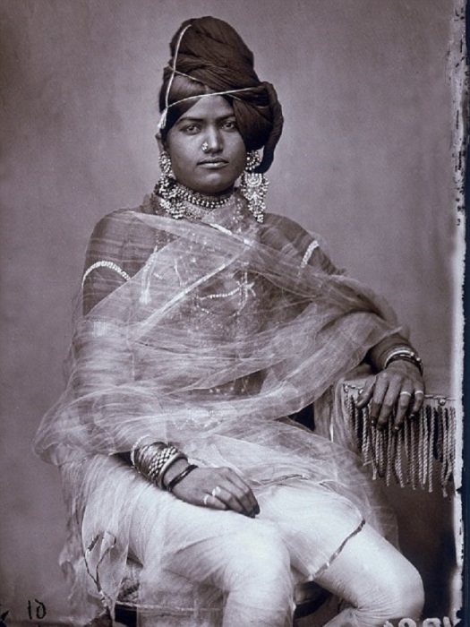 Одна из женщин из придворного гарема махараджи.