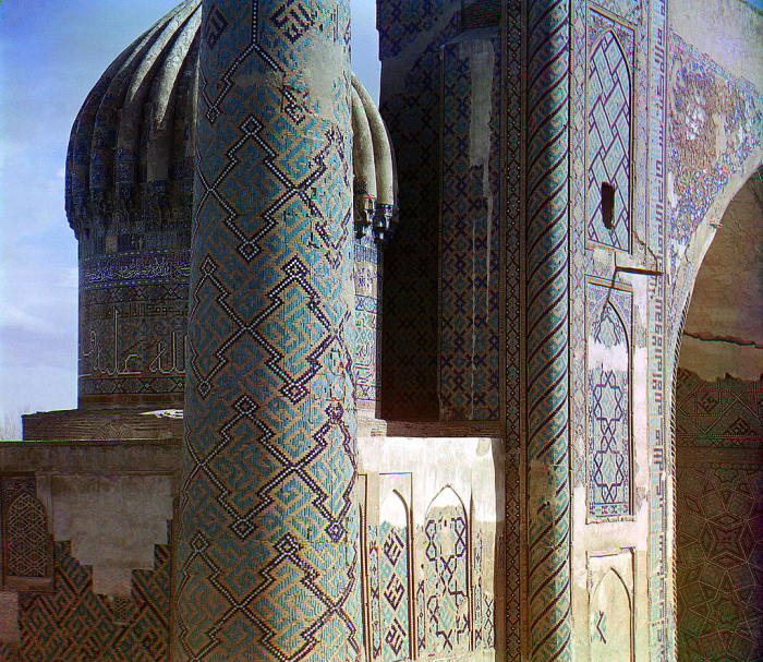 Часть минарета и купола Шир-Дор с Тилля-Кари. Самарканд, начало 20 века.