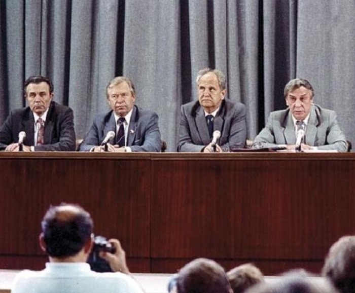  Слева направо А. Тизяков, В. Стародубцев, Б. Пуго и Г. Янаев. 