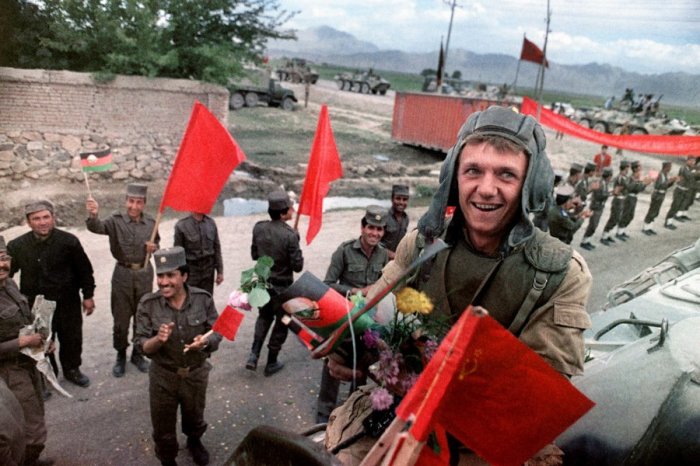 Начало вывода советских войск из Афганистана, май 1988 года. 