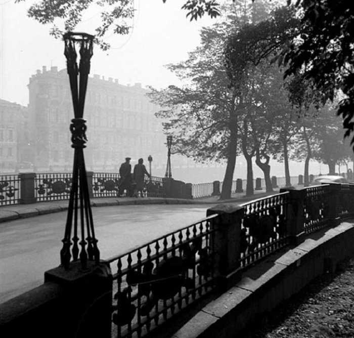 Фотографии из серии «Мосты Петербурга», 1957 год.