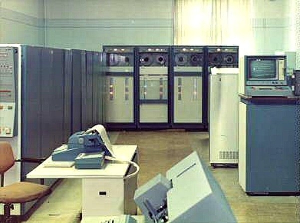 Первый компьютер, установленный в вычислительном областном центре в Липецке.