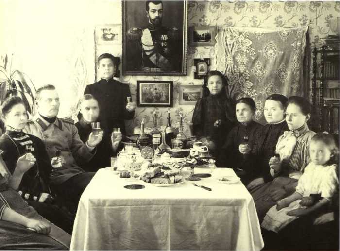 Семья за праздничным столом. Россия, 1900-е годы. Из собрания Московского Дома фотографии.