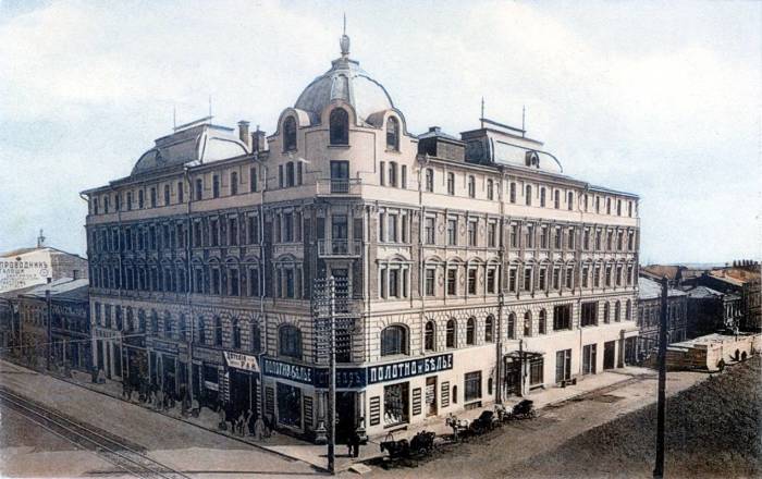 Проект здания гостиницы по заказу Варваринского общества домовладельцев разработал известный тогда архитектор Александр Иванов. 