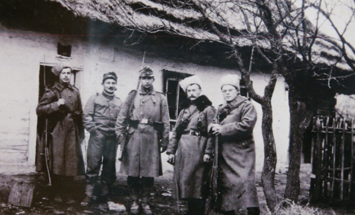 Разведчики 1 роты Чешской дружины, перед отправкой в разведку в тыл врага. Зима 1914 года.